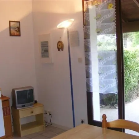 Maisonnette Dans Avec Piscine A St Vincent Sur Jard Apartment *