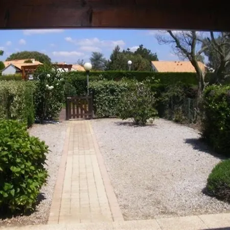 Maisonnette Dans Avec Piscine A St Vincent Sur Jard Apartment Vernantes